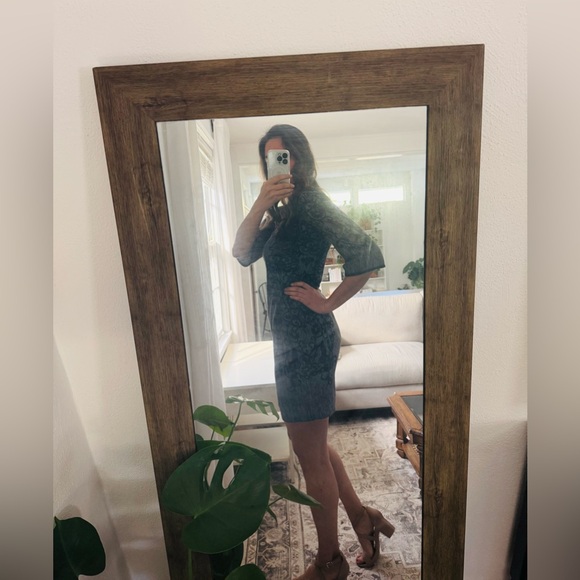 Elegant Black and Gray Dress - Picture 2 of 4